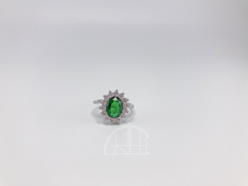 Anello in argento con pietra Kate verde e zirconi bianchi