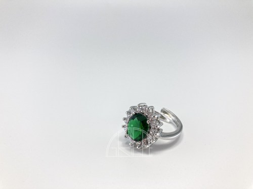 Anello in argento con pietra Kate verde e zirconi bianchi